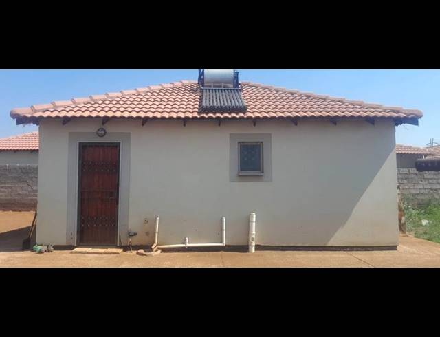 2 BEDROOM HOUSE FOR SALE IN LUFHERENG
